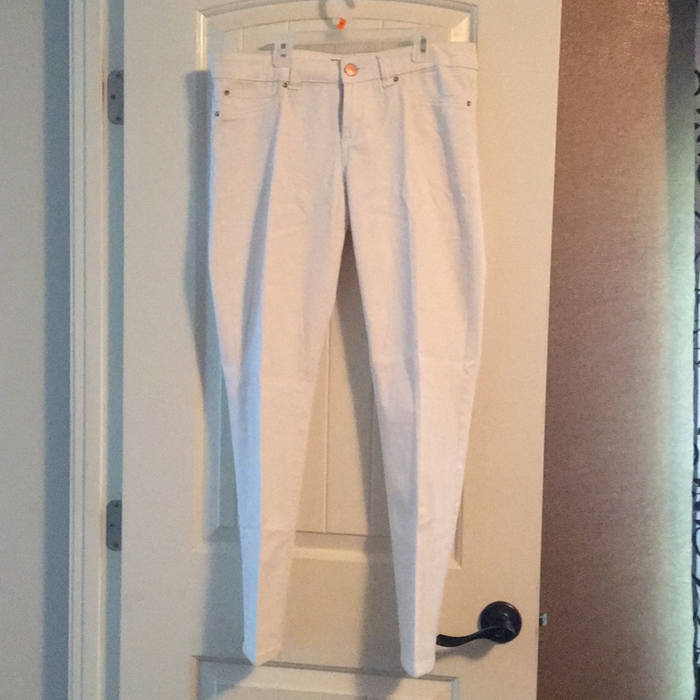 white skinny leg jean